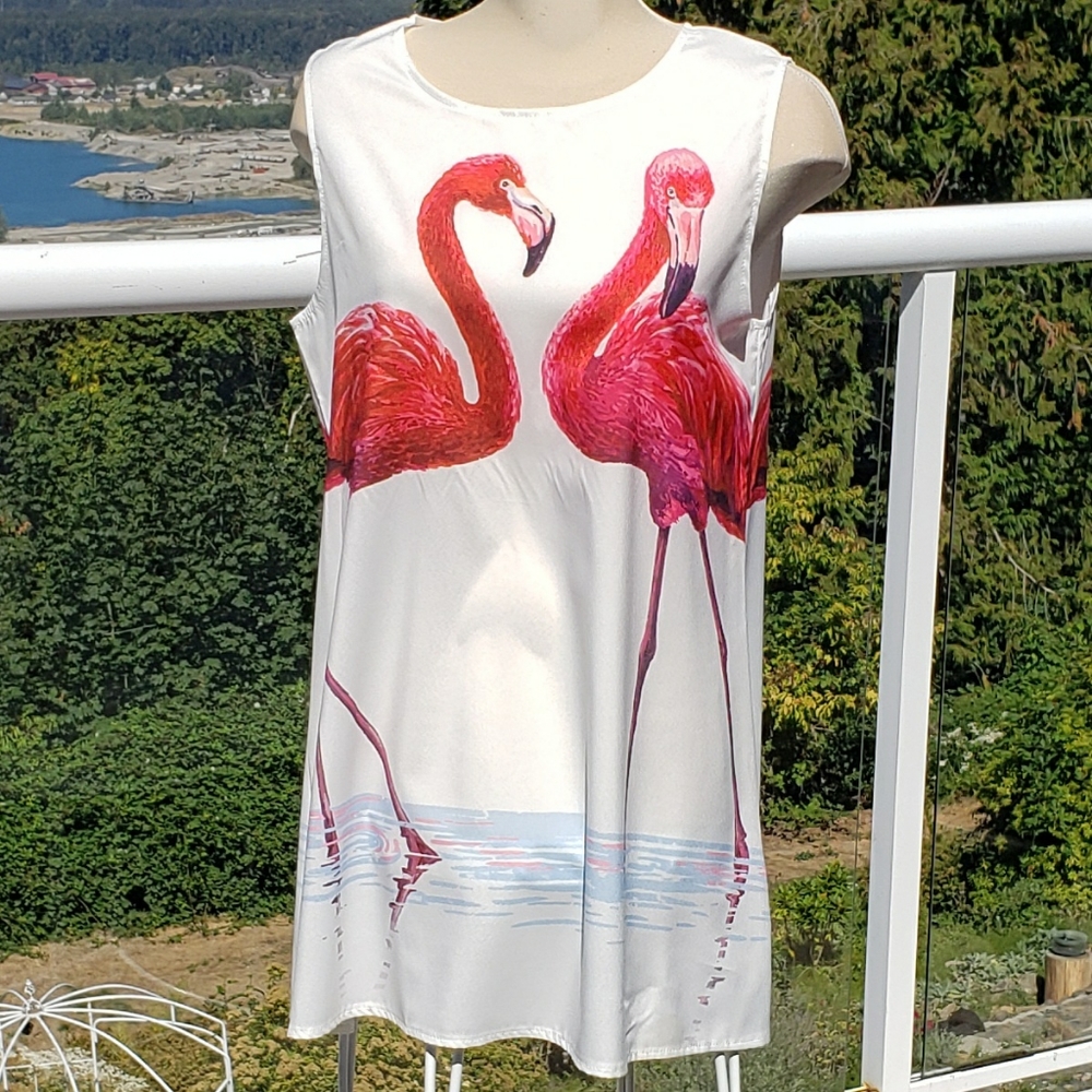 Flamingo motif top.